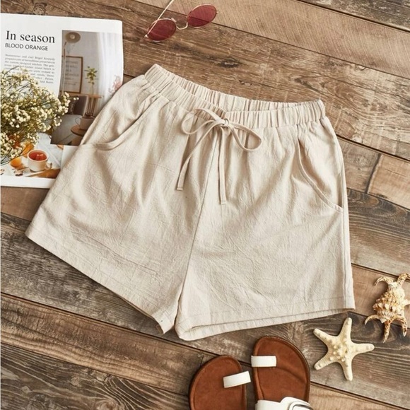 Pants - Cream/tan shorts